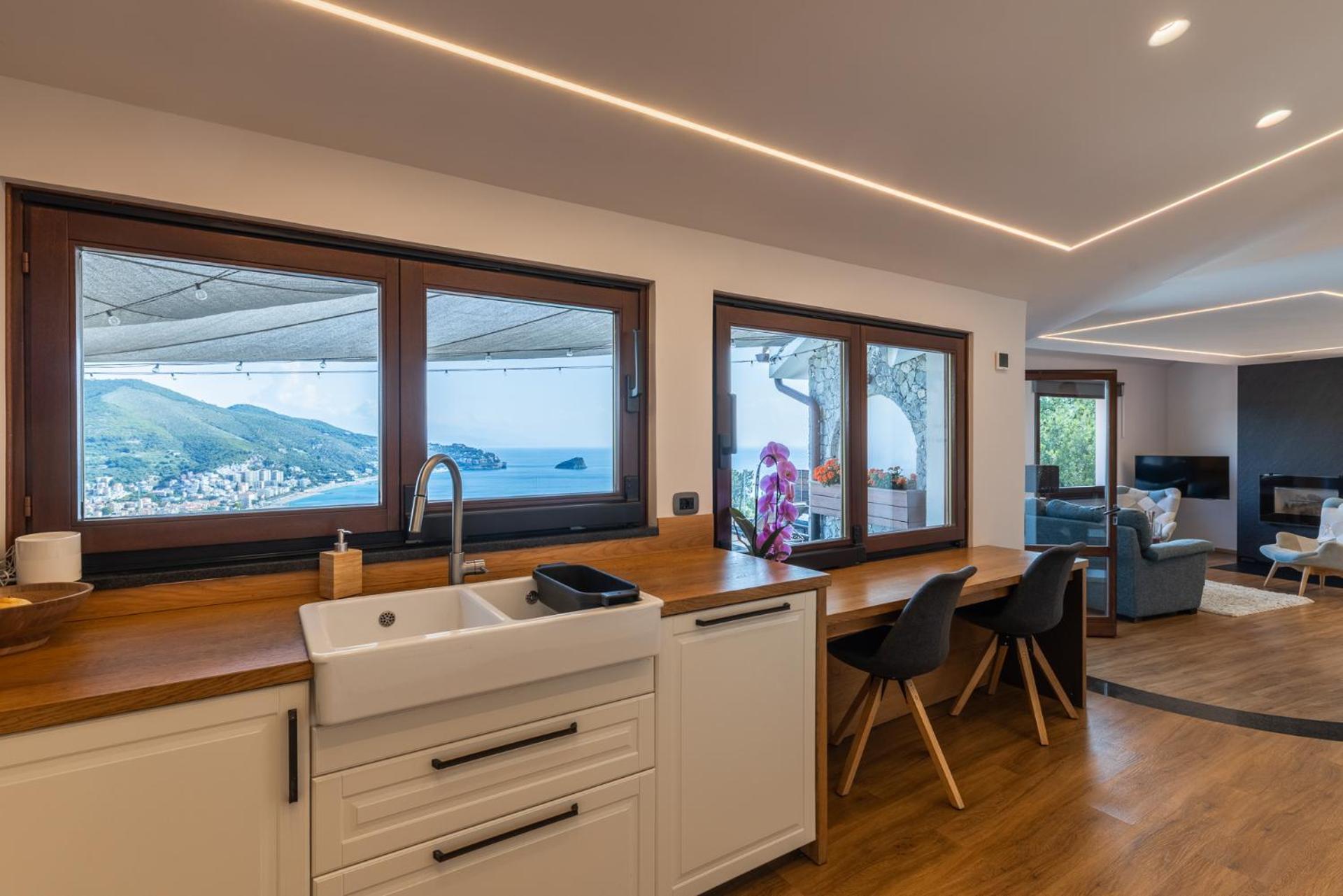 Spettacolare Vista Isola Terrazza E Idromassaggio Villa Noli Bagian luar foto