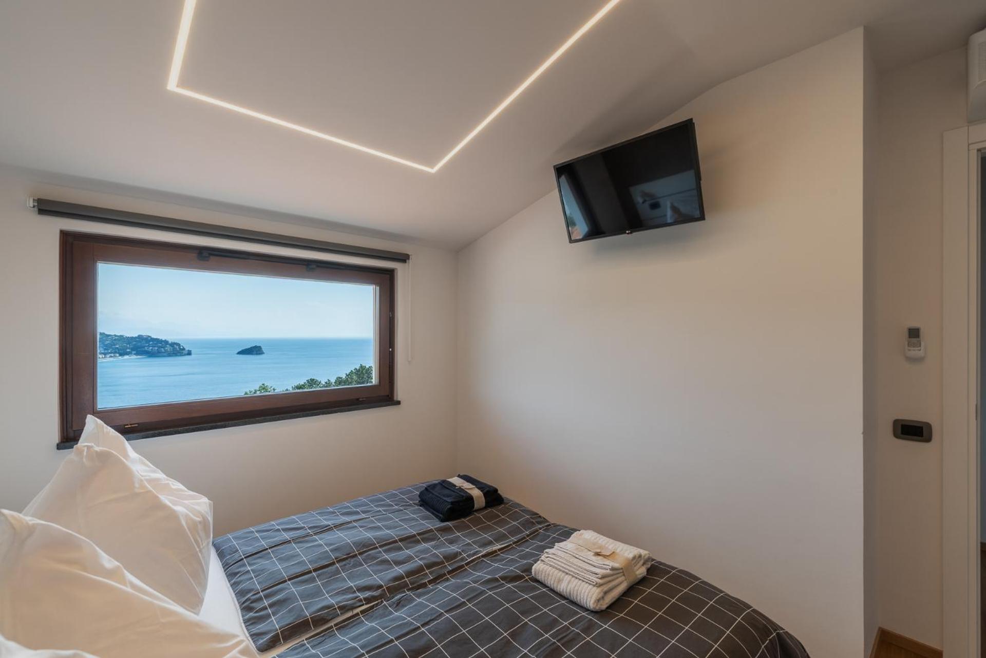Spettacolare Vista Isola Terrazza E Idromassaggio Villa Noli Bagian luar foto
